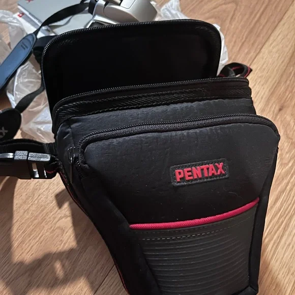Pentax Camera ZX-30 with zoom lense, excellent condition!